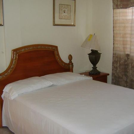 Caribbean Hotel Cayes Ле-Ке Экстерьер фото